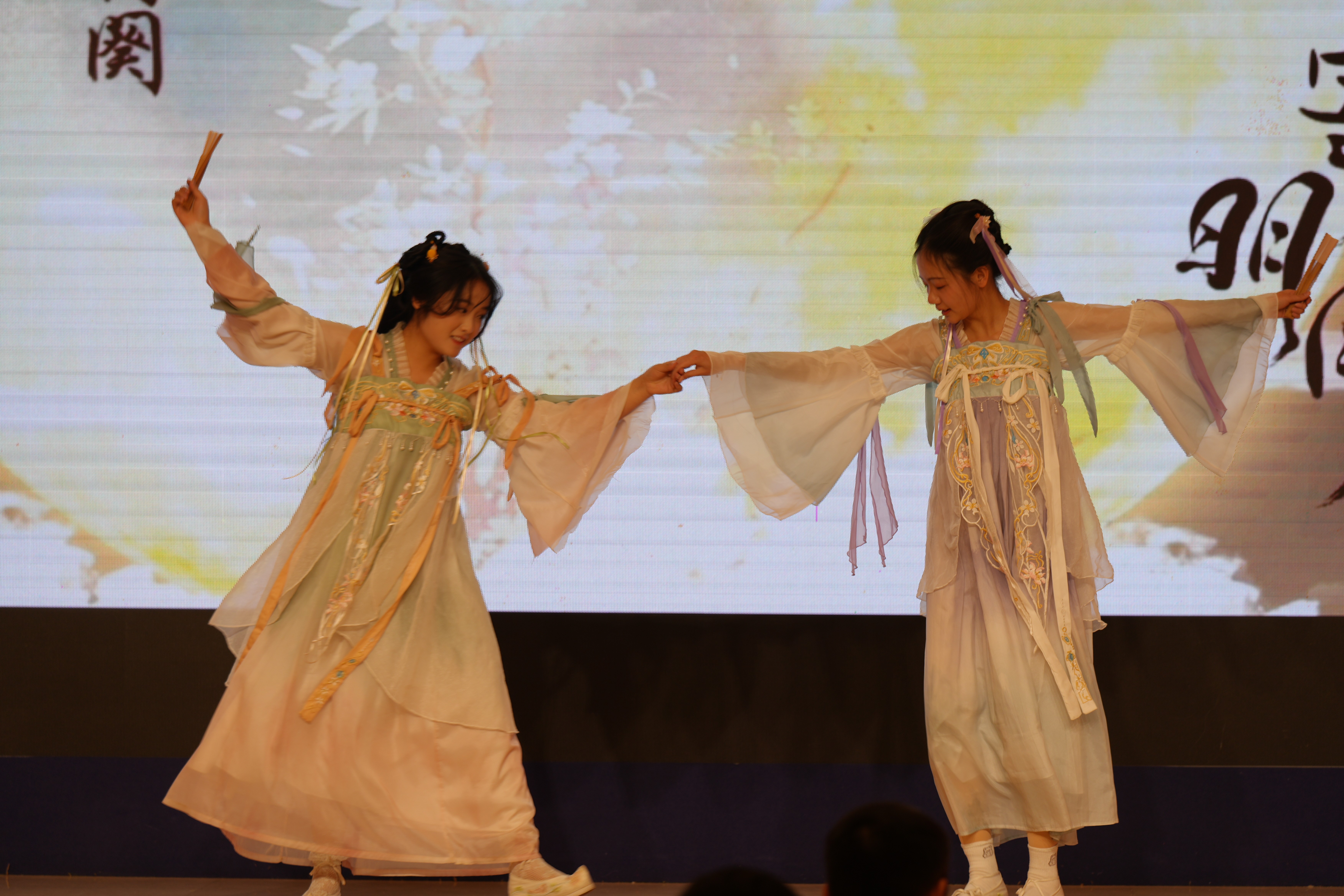 2 双人舞蹈《寄明月》.jpg